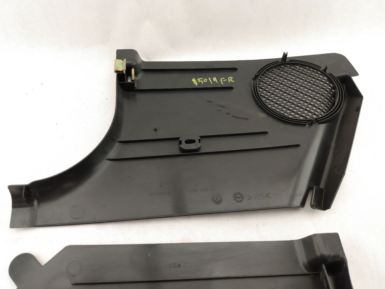 Chrysler Crossfire Pair Of Front Lower Kick Panels
