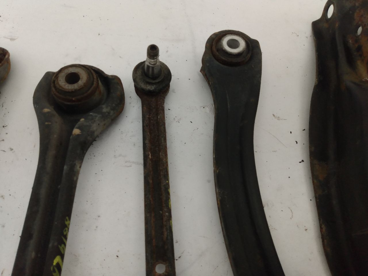 Chrysler Crossfire Set Of Rear Left Control Arms