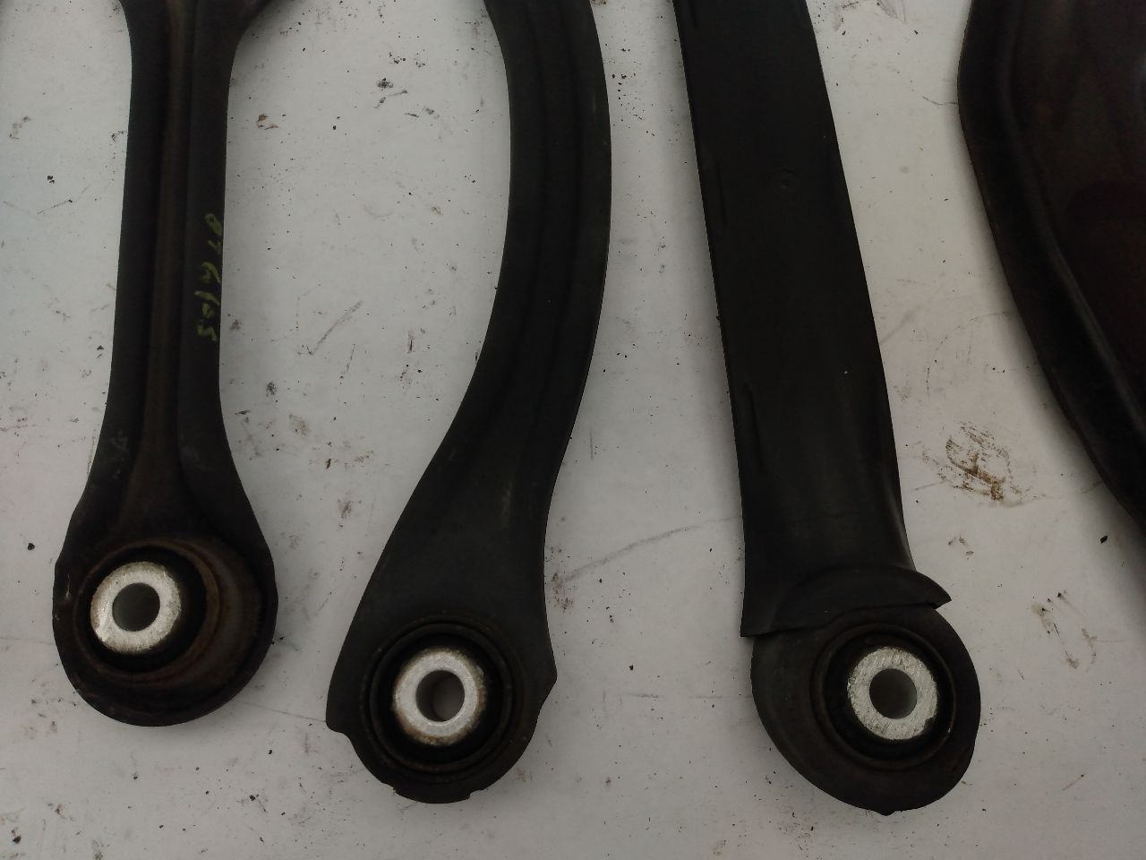 Chrysler Crossfire Set Of Rear Left Control Arms