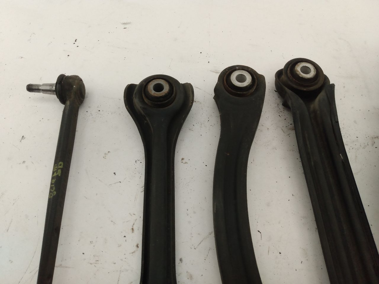 Chrysler Crossfire Set Of Rear Left Control Arms