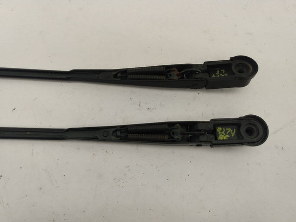 Land Rover Discovery Front Wiper Arm Pair