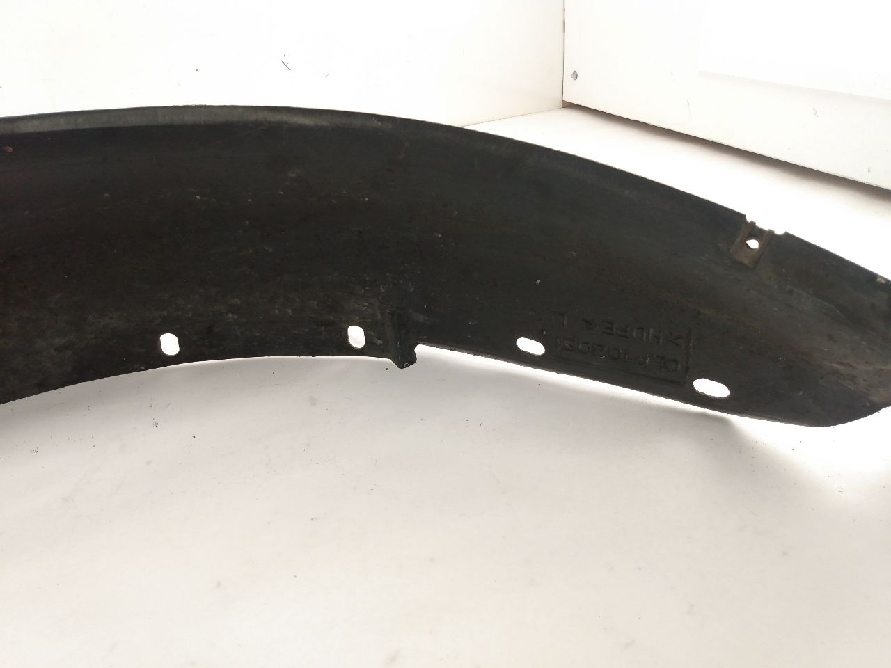 Land Rover Discovery Front Left Fender Liner