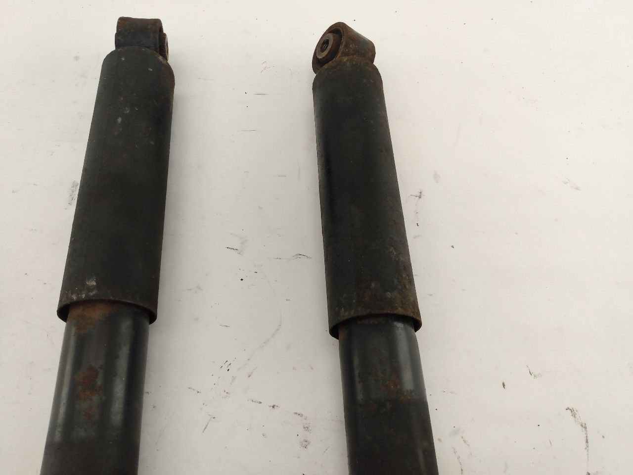 Land Rover Discovery Pair Of Rear Shocks