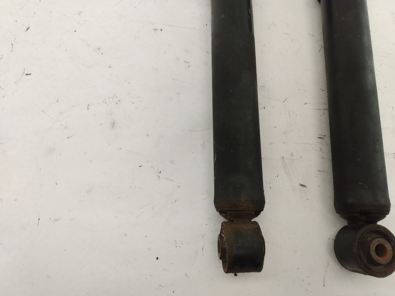 Land Rover Discovery Pair Of Rear Shocks