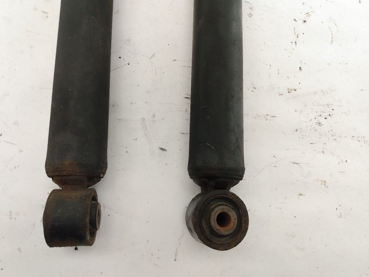 Land Rover Discovery Pair Of Rear Shocks