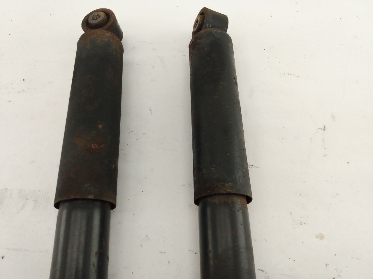 Land Rover Discovery Pair Of Rear Shocks