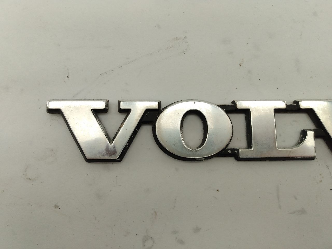 Volvo 245 Pair Of Hatch Volvo Emblems - 0