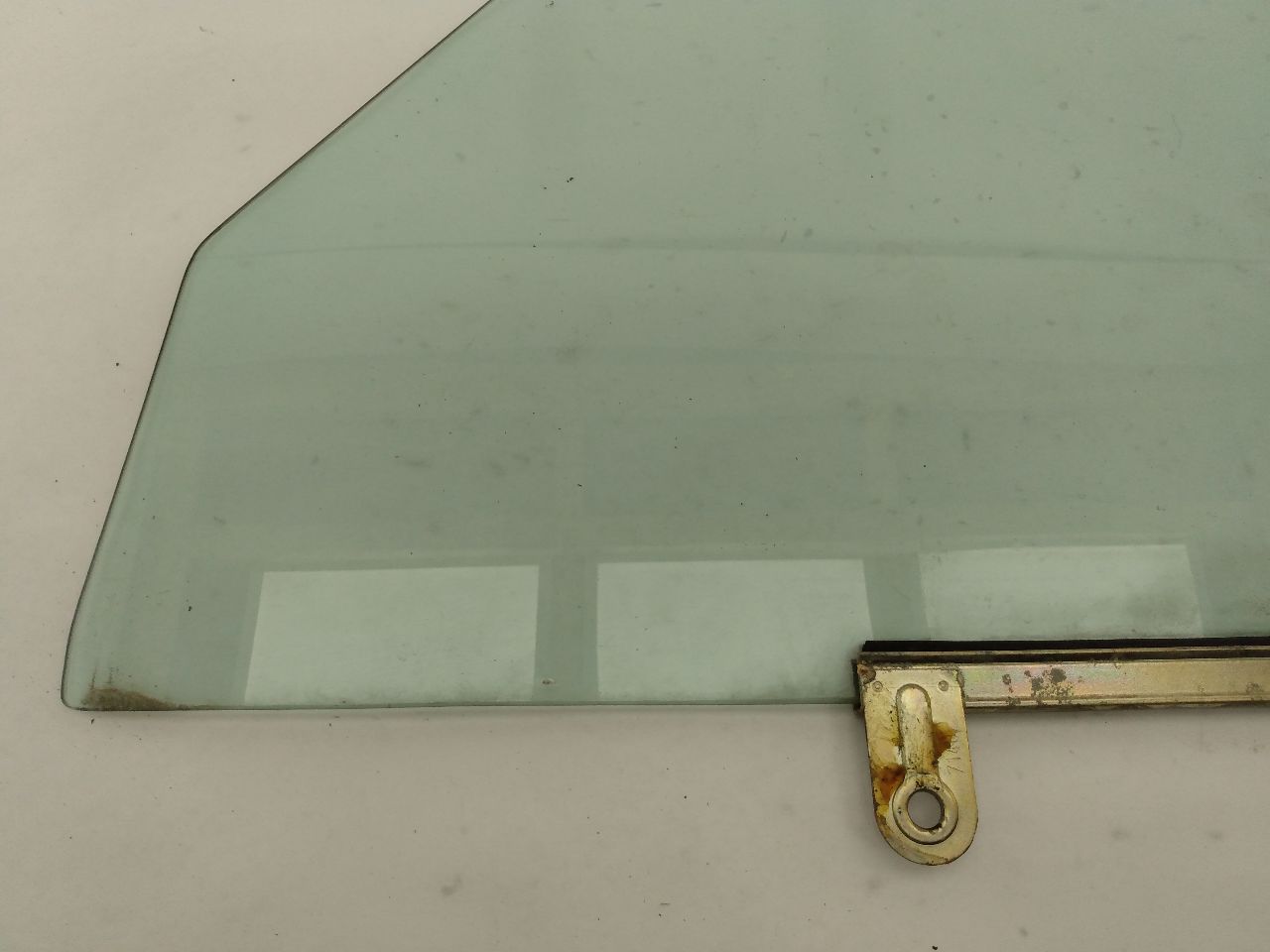 Volvo 245 Front Right Door Glass