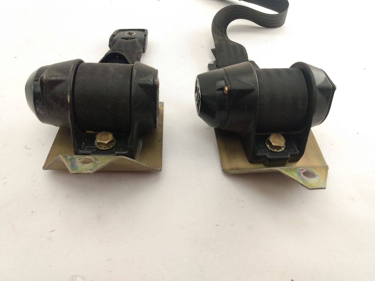 Volvo 245 Pair Of Rear Seat Belt Retractors