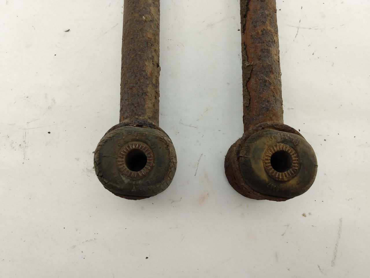 Volvo 245 Pair Of Rear Upper Control Arms - 0