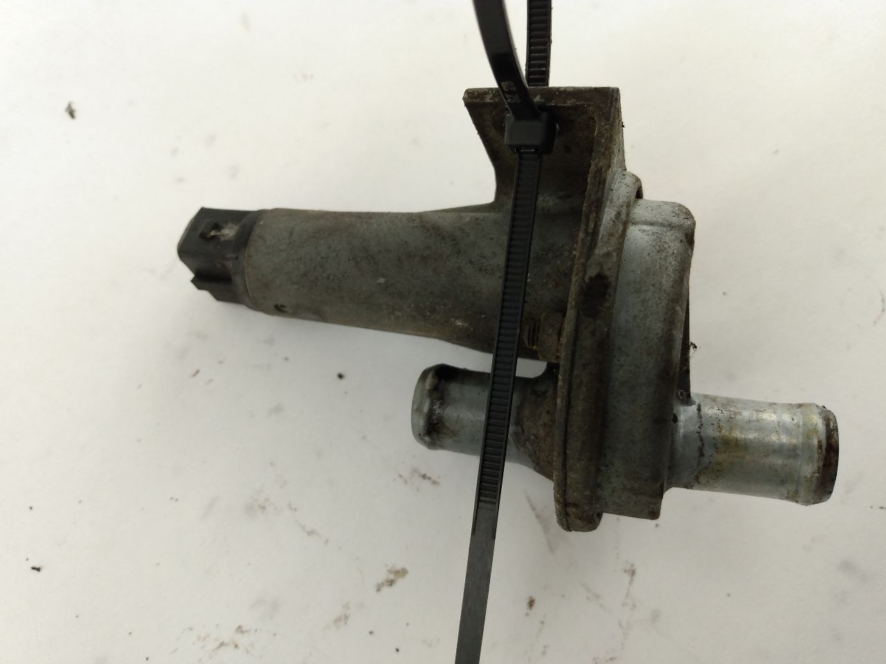 Volvo 245 Auxiliary Air Valve