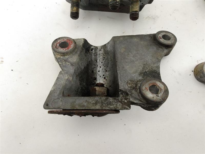 Volvo 245 Set Of Engine Mounts - 0