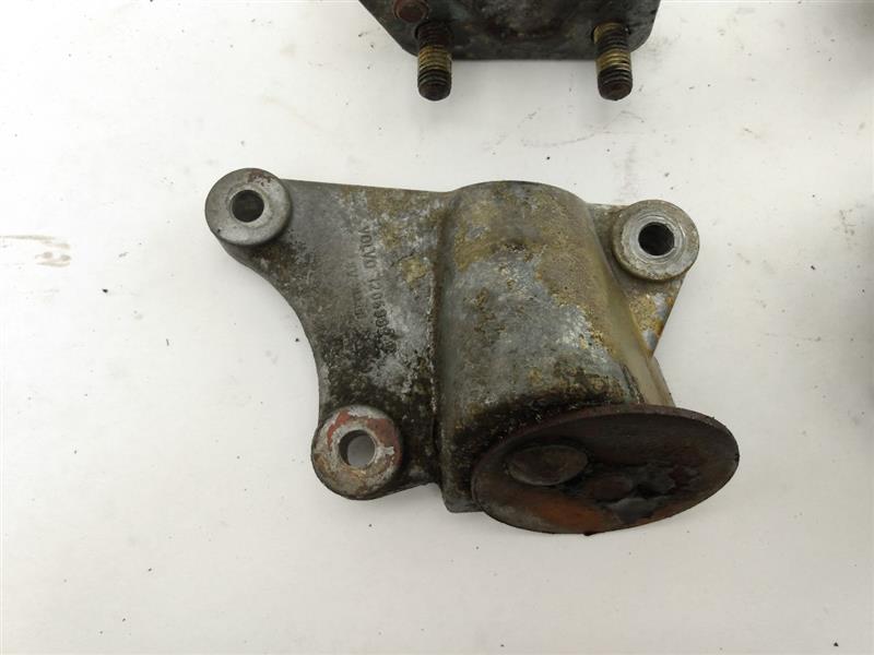 Volvo 245 Set Of Engine Mounts