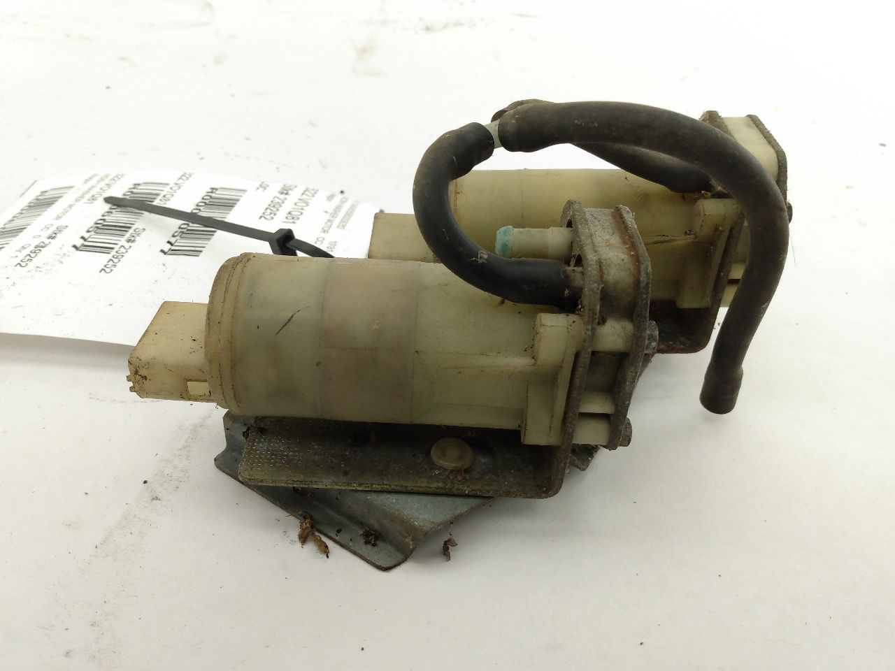 Volvo 245 Windshield Washer Pump