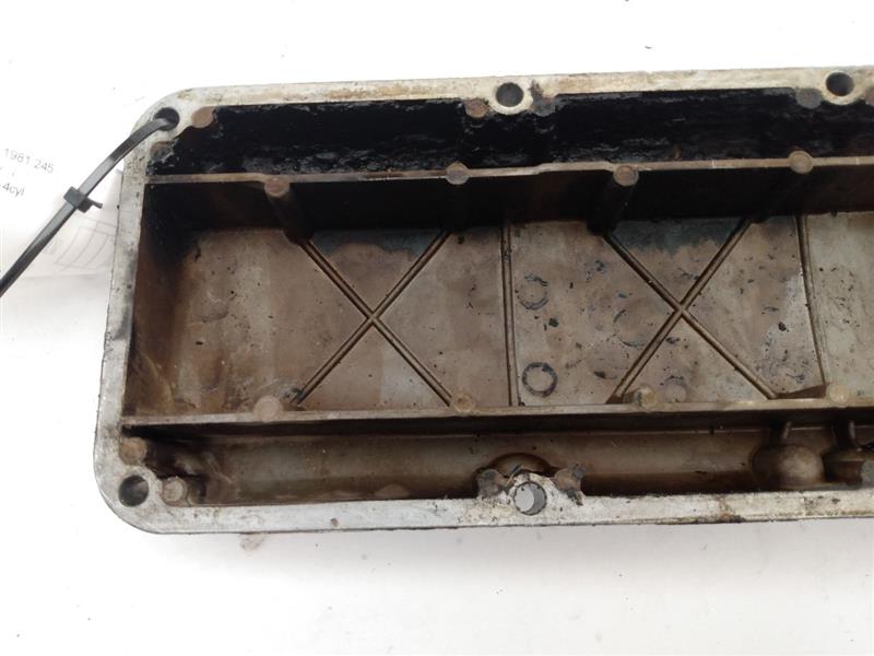 Volvo 245 Valve Cover