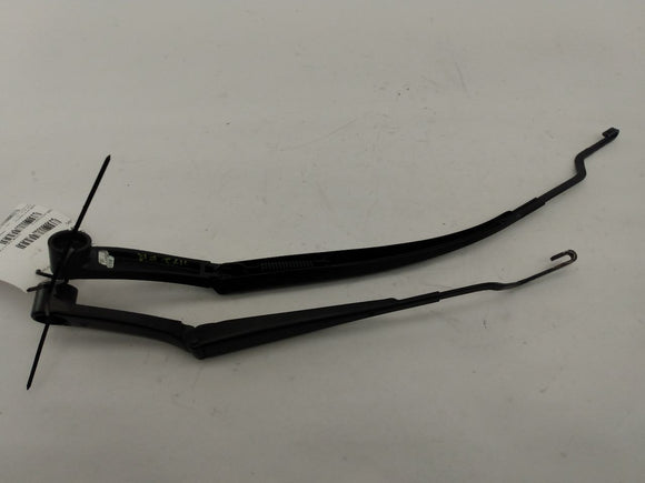 Hyundai Veloster Pair Of Windshield Washer Arms