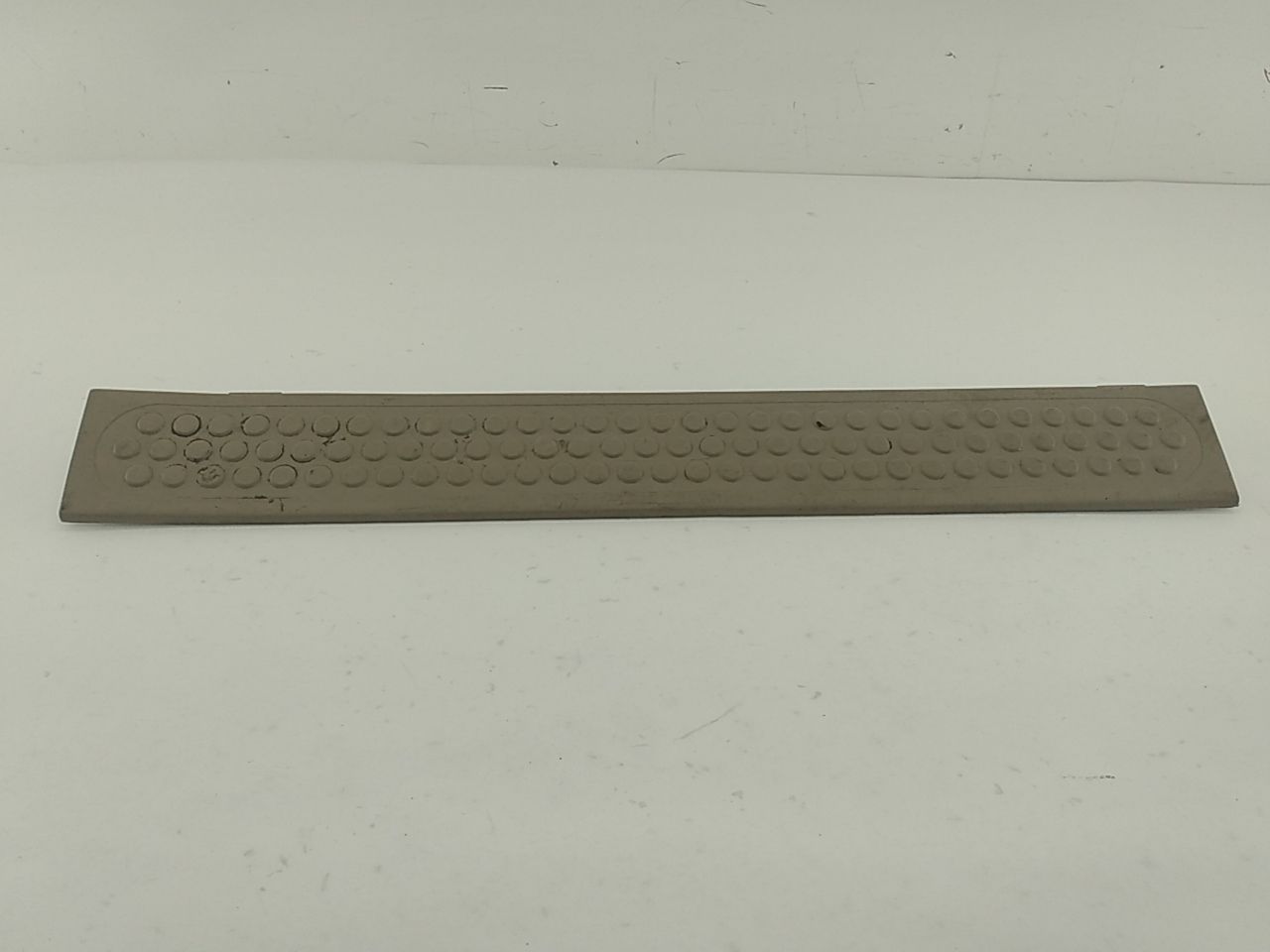 Ford Excursion Pair Of Front Door Sill Trim Panels