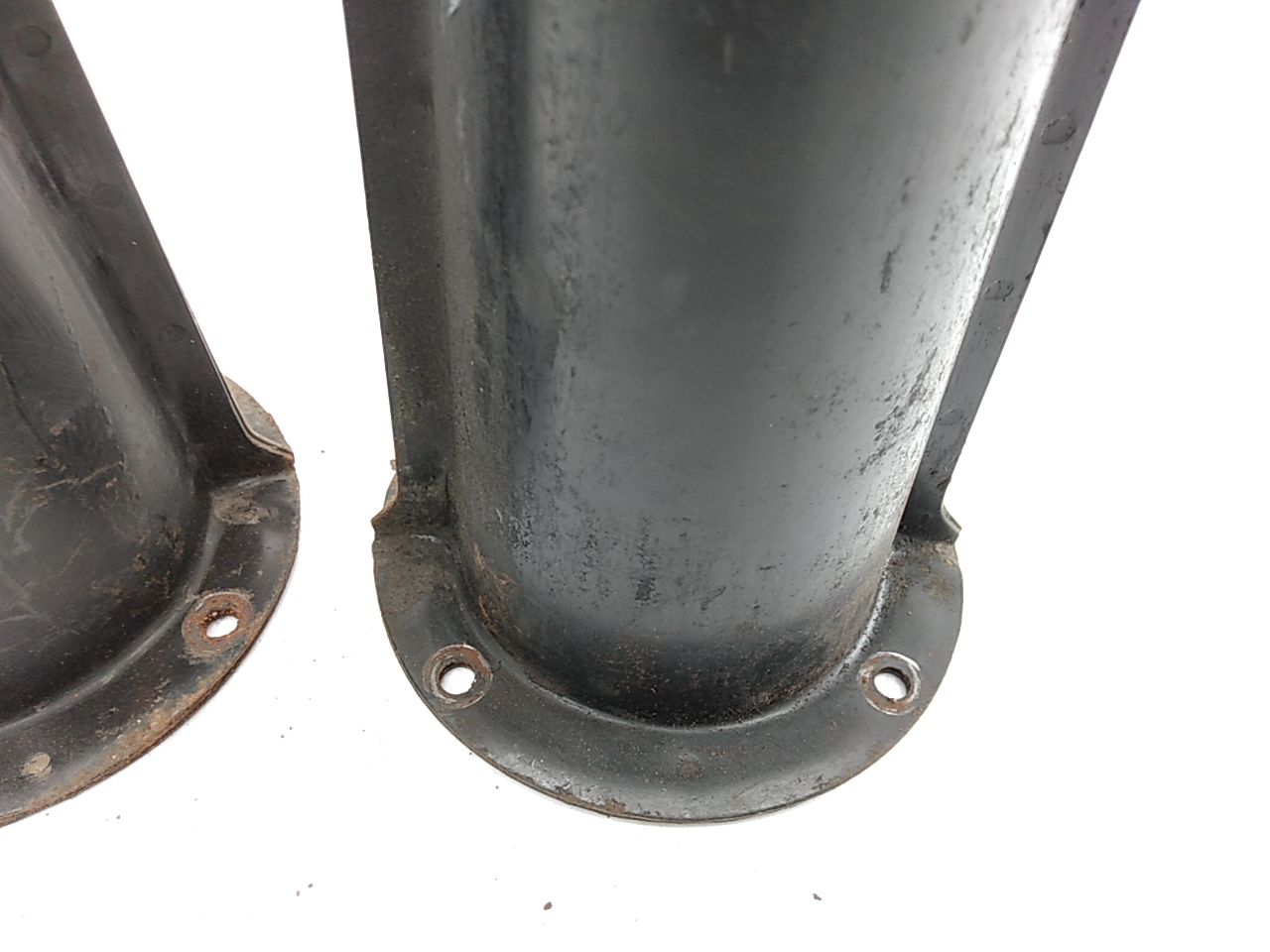 Land Rover Discovery  Pair Of Front Shock Tower Turrets