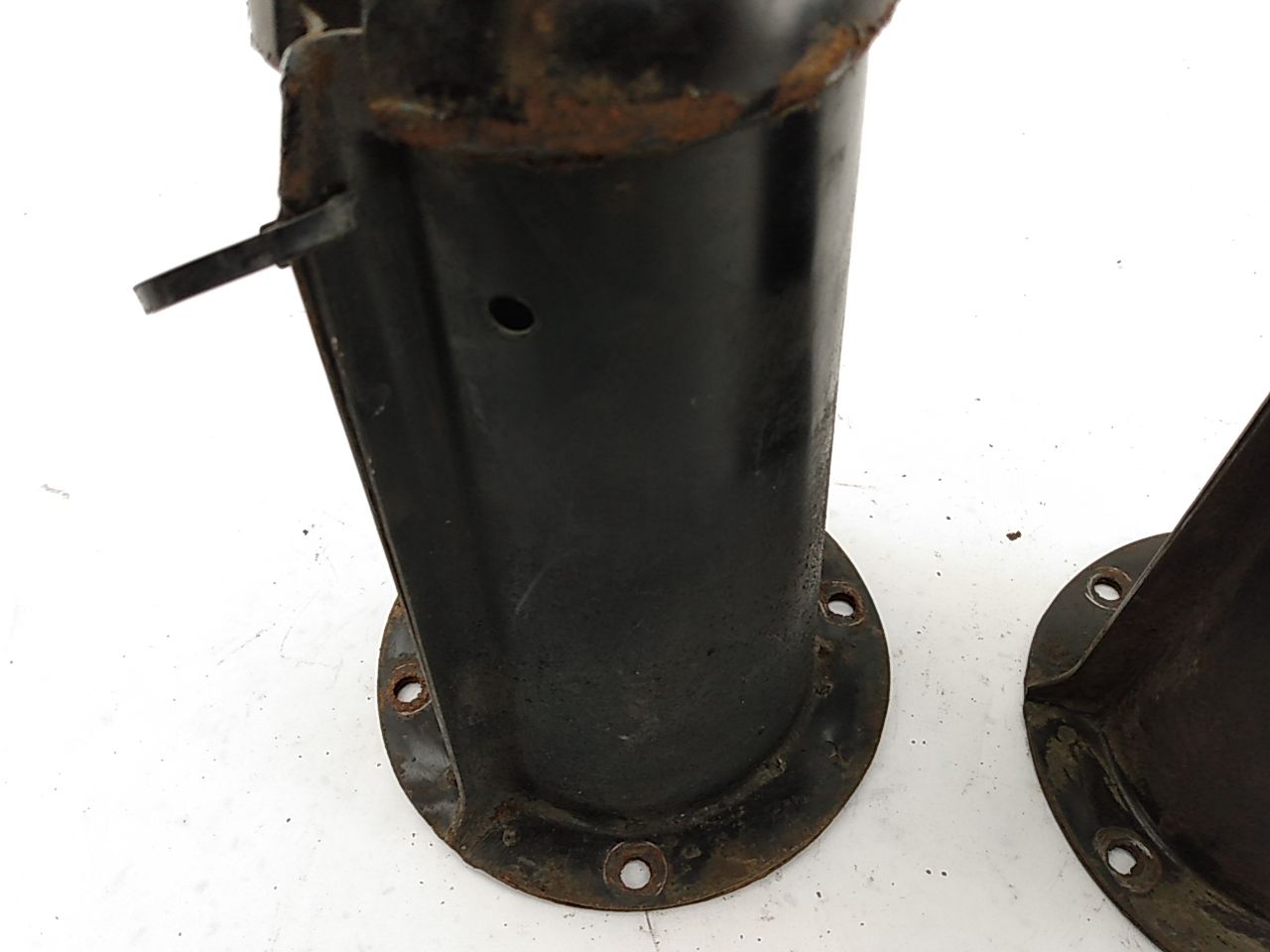 Land Rover Discovery  Pair Of Front Shock Tower Turrets