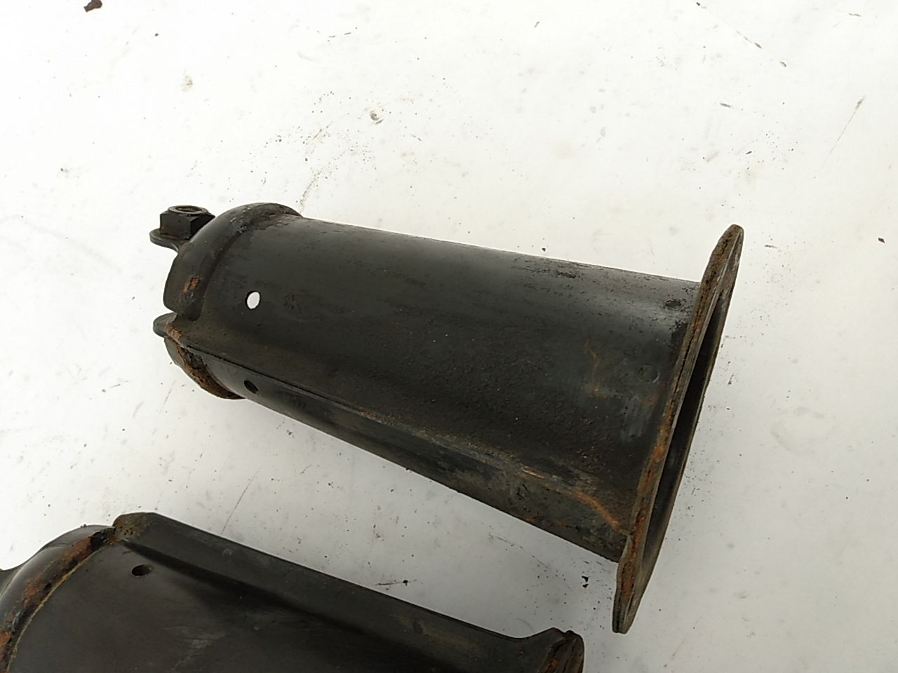 Land Rover Discovery  Pair Of Front Shock Tower Turrets