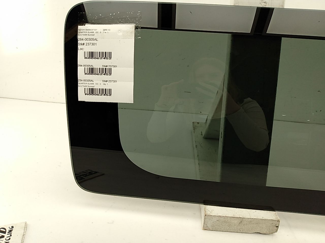 Hummer H3 Rear Left Quarter Glass