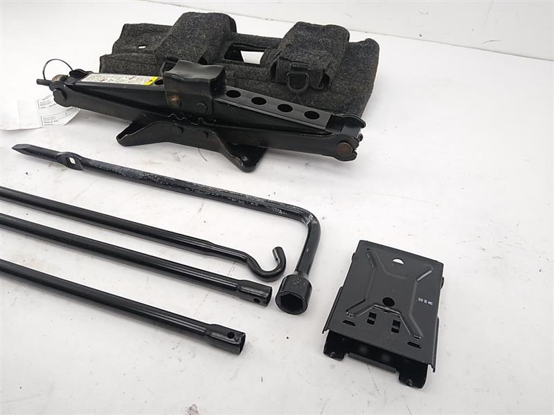 Hummer H3 Vehicle Jack & Tools