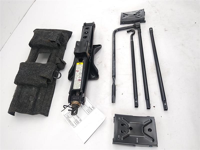 Hummer H3 Vehicle Jack & Tools