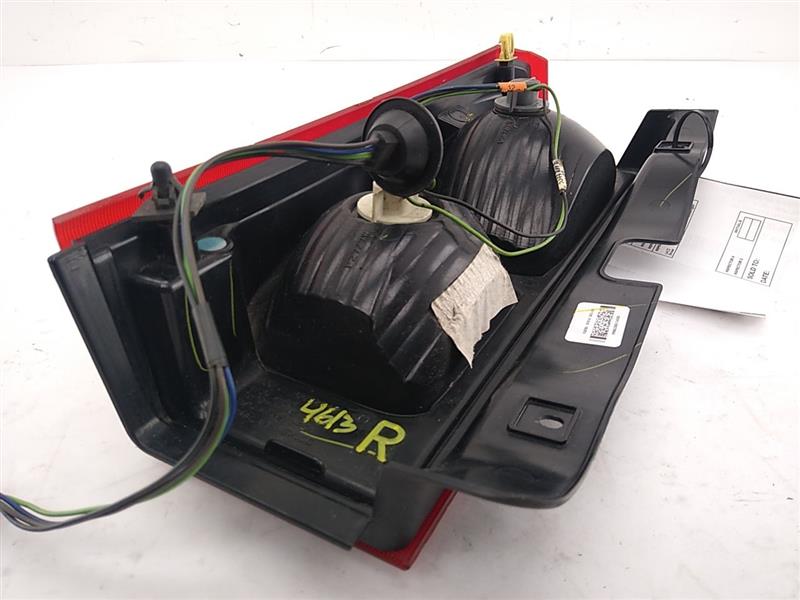 Hummer H3 Rear Right Tail Lamp Assembly