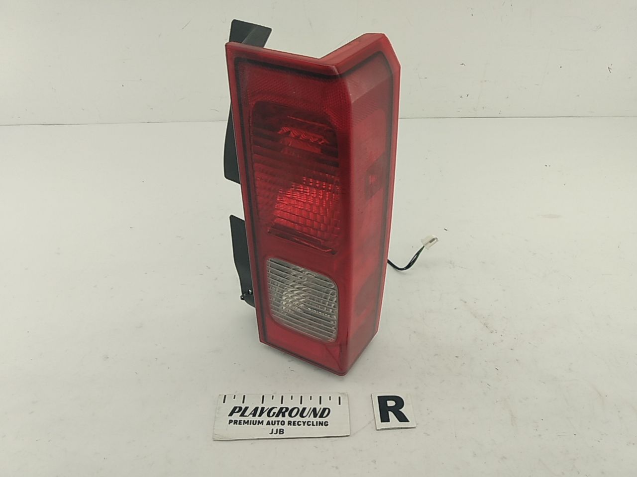 Hummer H3 Rear Right Tail Lamp Assembly