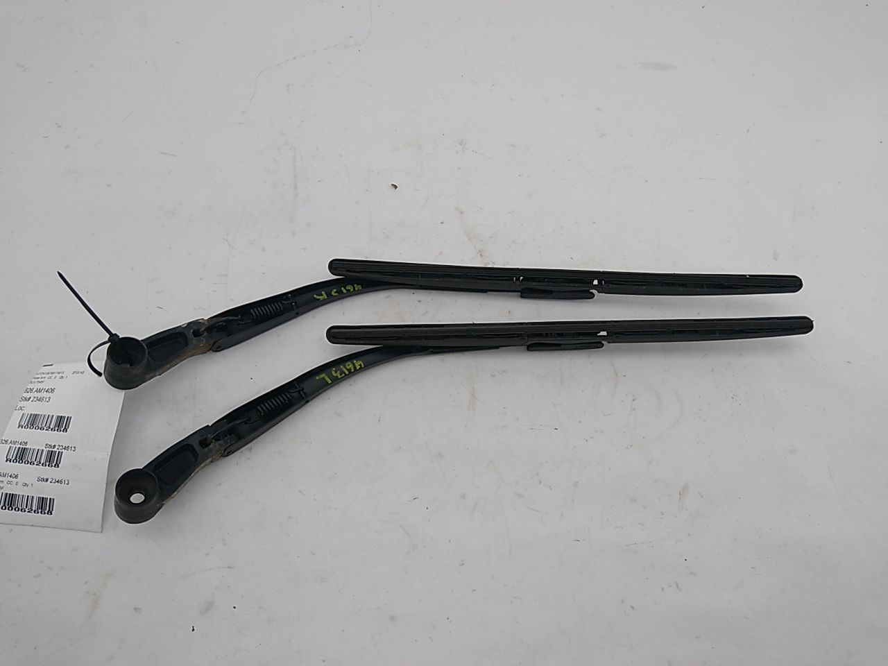 Hummer H3 Pair Of Wiper Arms