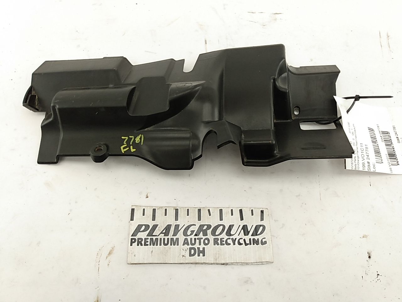 Volvo C30 Front Left Air Guide Panel