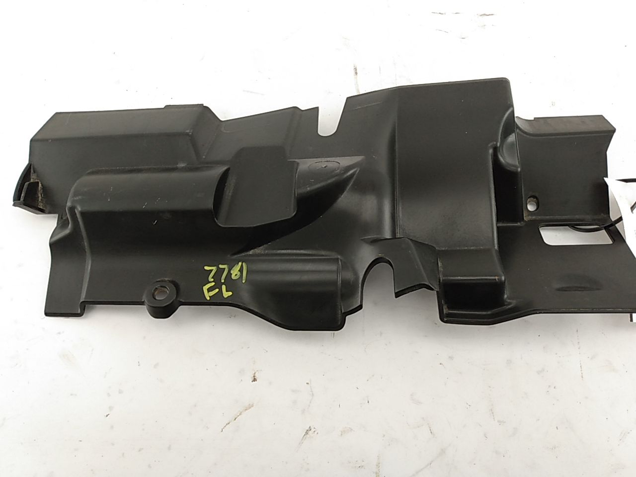 Volvo C30 Front Left Air Guide Panel - 0