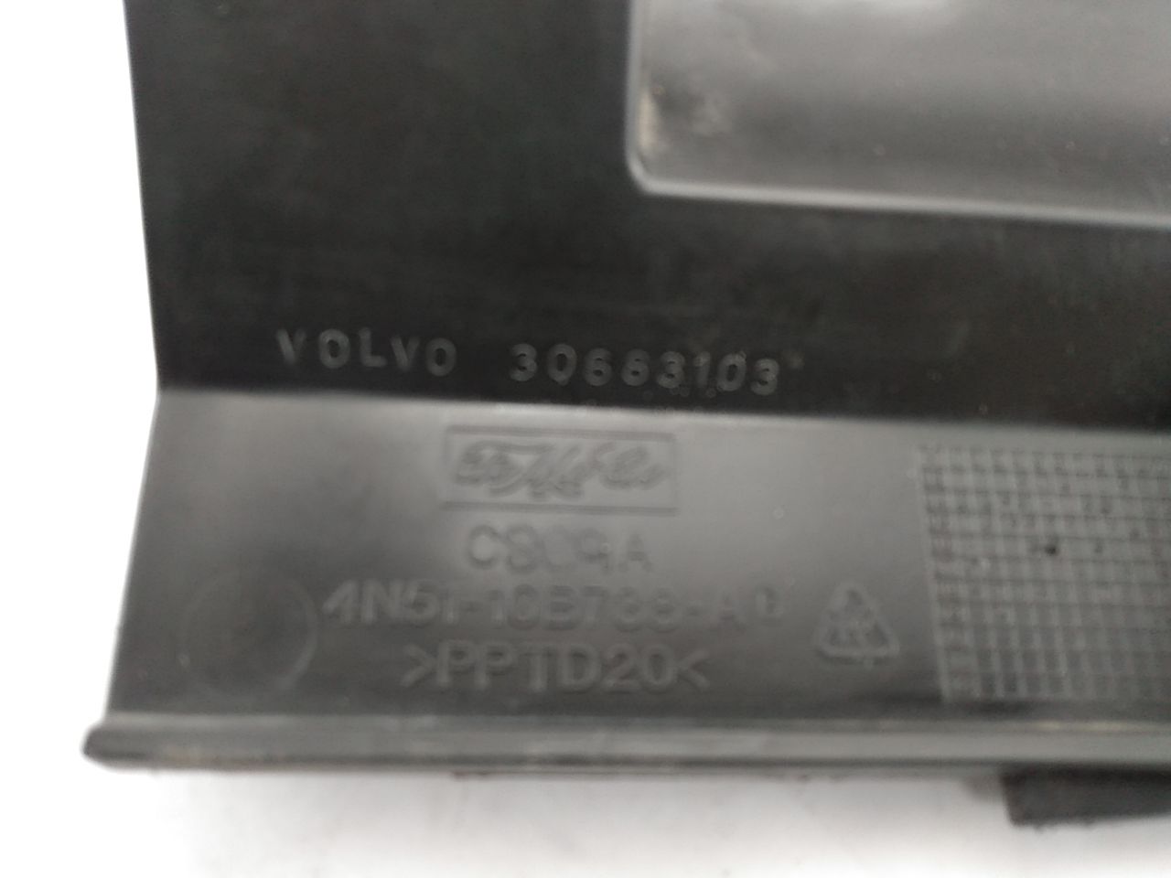 Volvo C30 Front Left Air Guide Panel