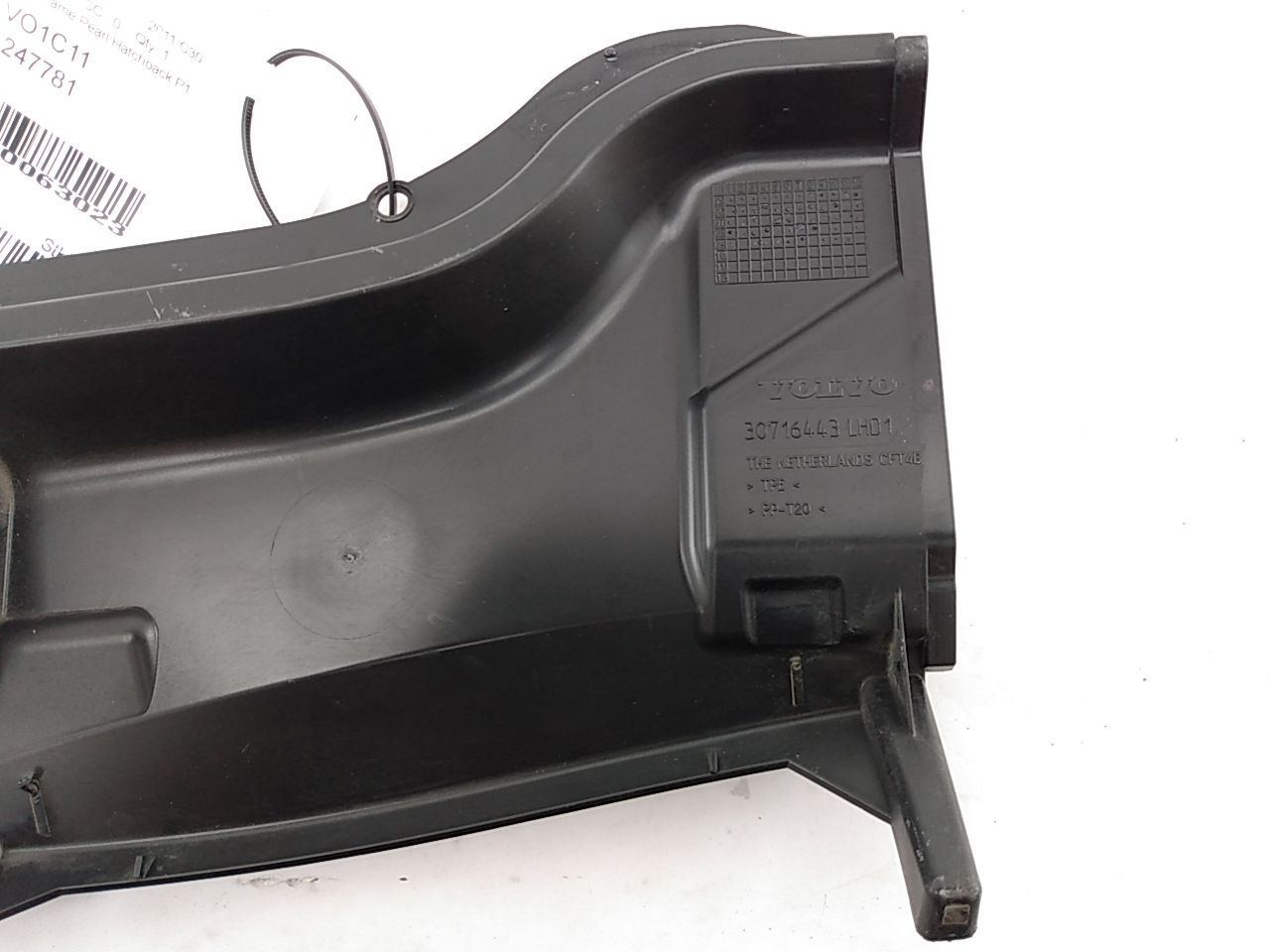 Volvo C30 Front Right Air Guide Panel