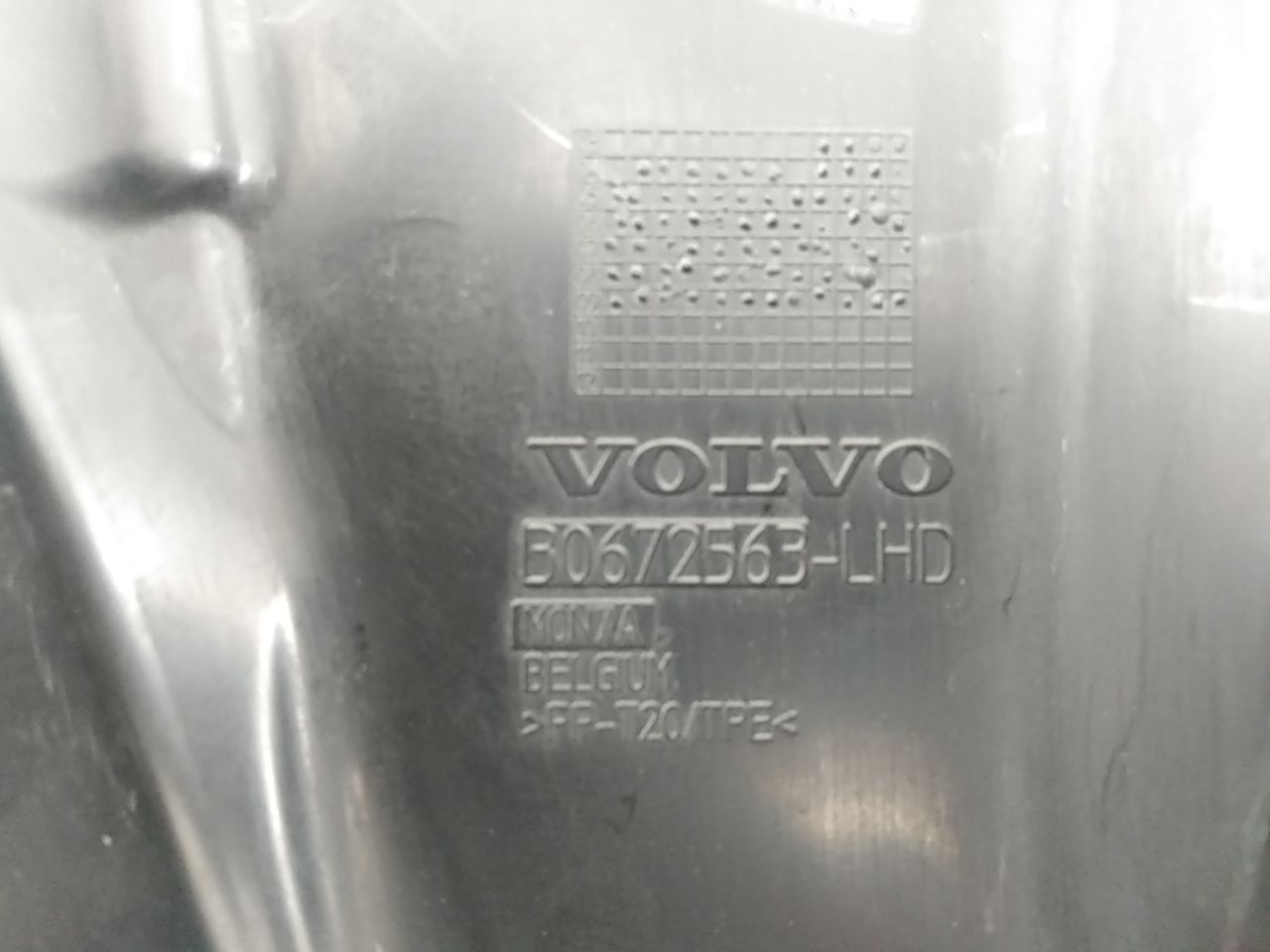 Volvo C30 Lower Wiper Cover