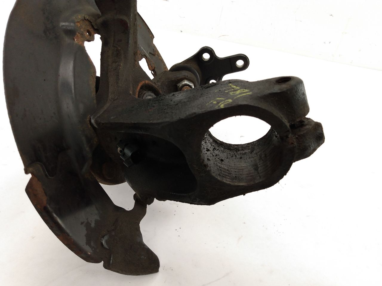 Volvo C30 Front Right Knuckle & Hub Assembly W/ Ball Joint