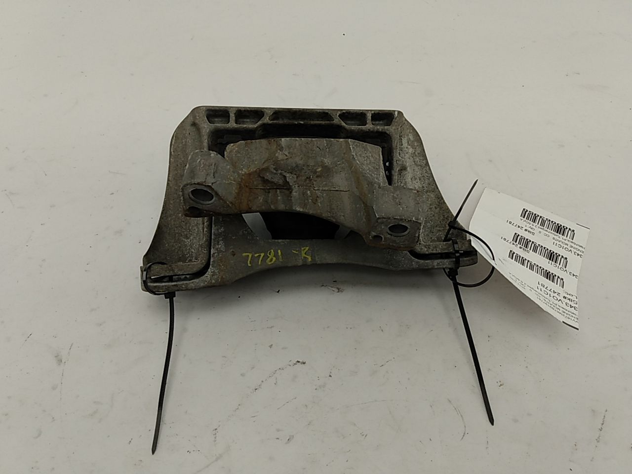 Volvo C30 Right Side Engine Mount - 0