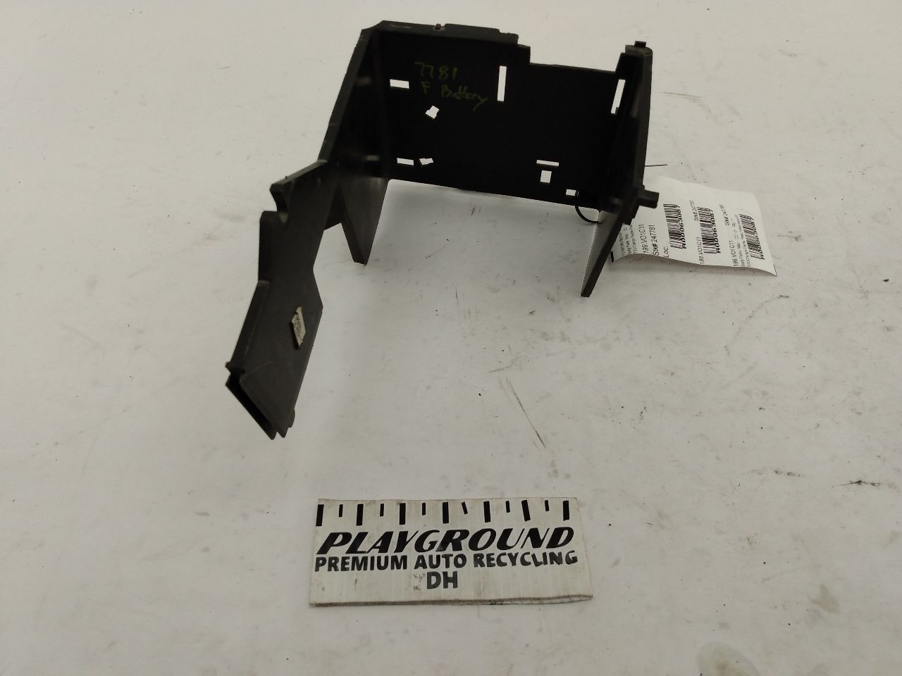 Volvo C30 Front Battery Tray Trim