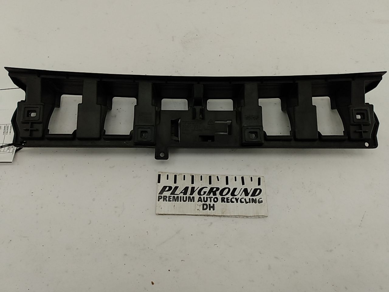 Volvo C30 Rear Center Bumper Cover Bracket