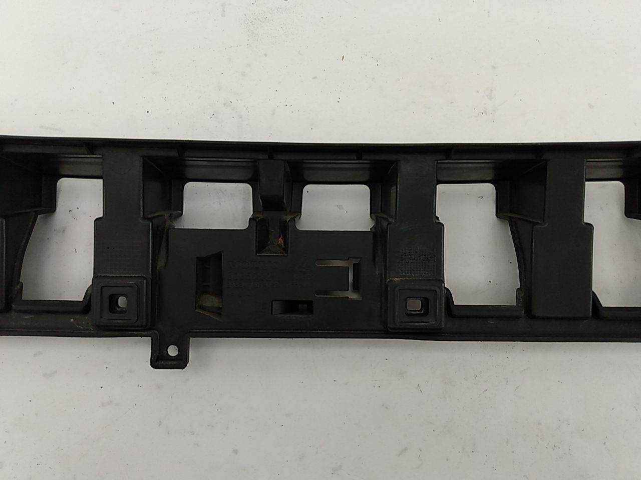 Volvo C30 Rear Center Bumper Cover Bracket