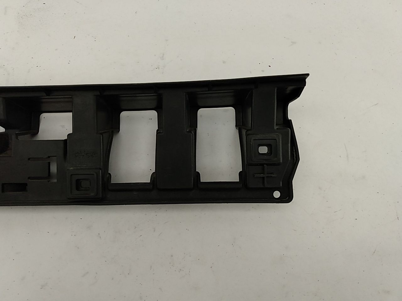 Volvo C30 Rear Center Bumper Cover Bracket