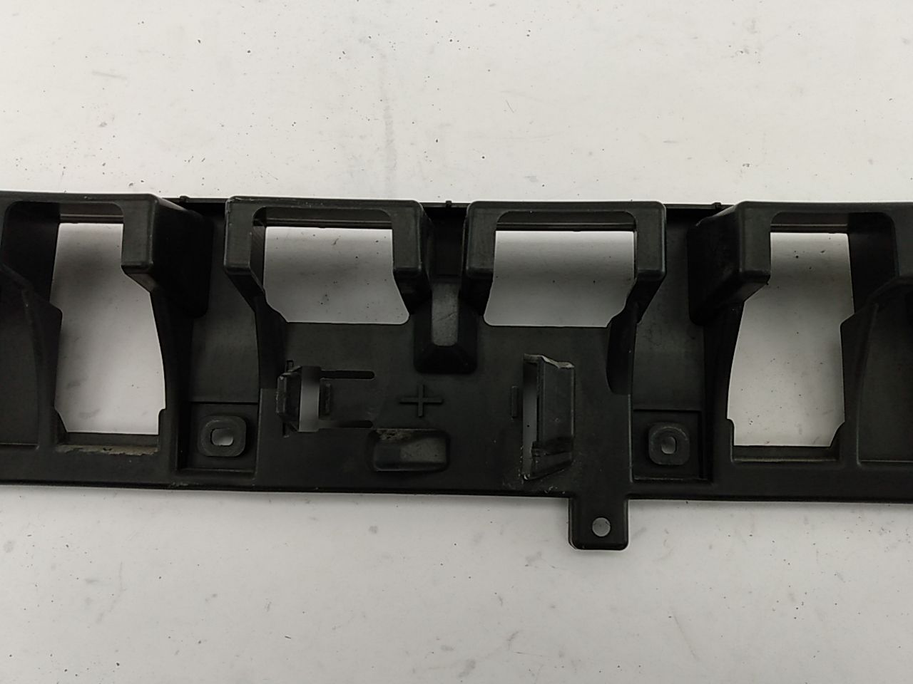 Volvo C30 Rear Center Bumper Cover Bracket