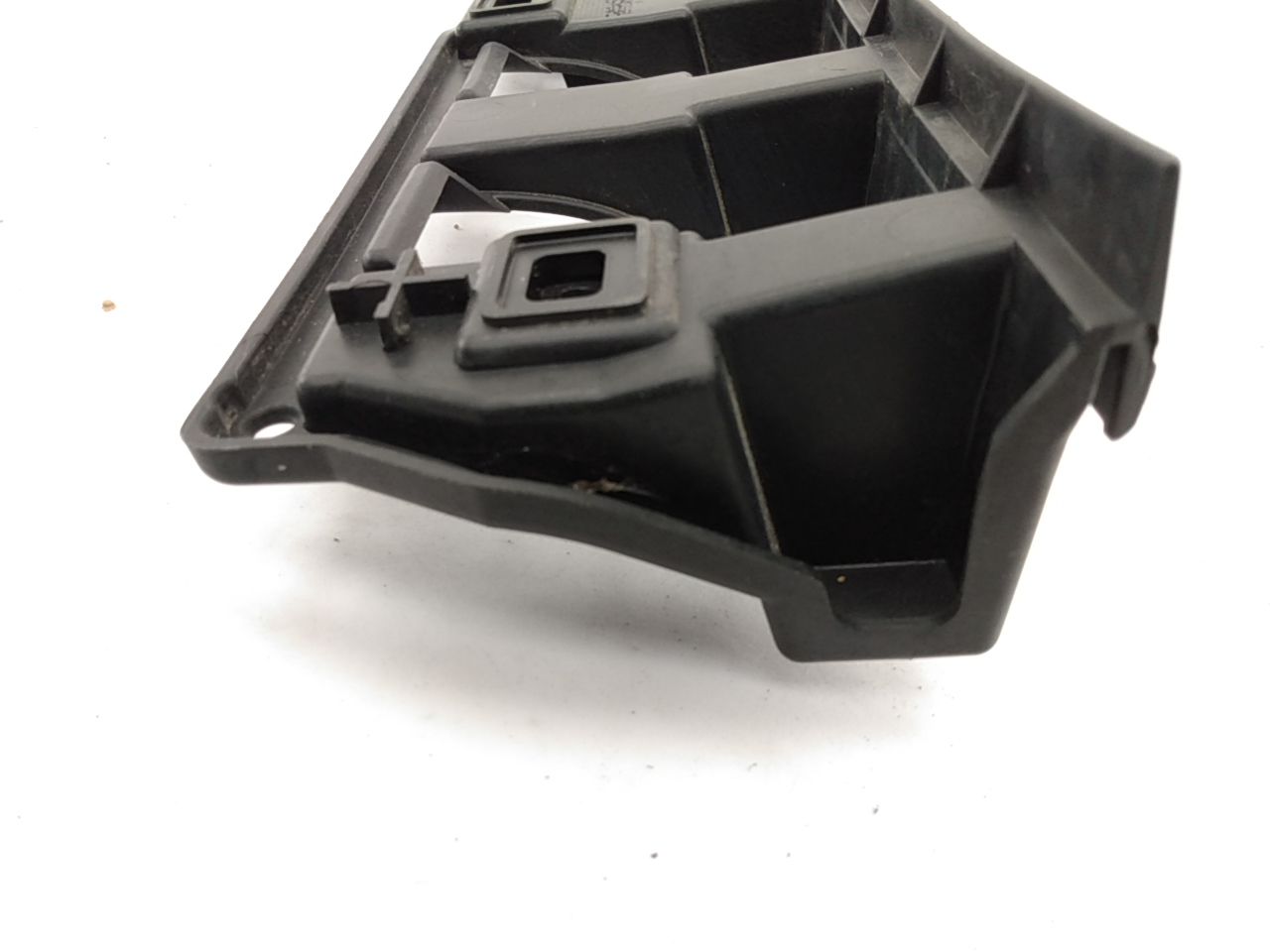 Volvo C30 Rear Center Bumper Cover Bracket