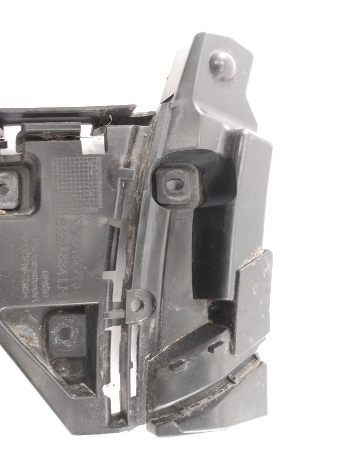 Volvo C30 Front Left Fender Mounting Bracket