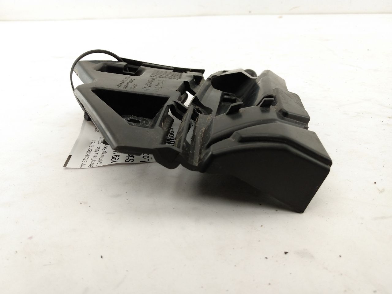 Volvo C30 Front Left Fender Mounting Bracket