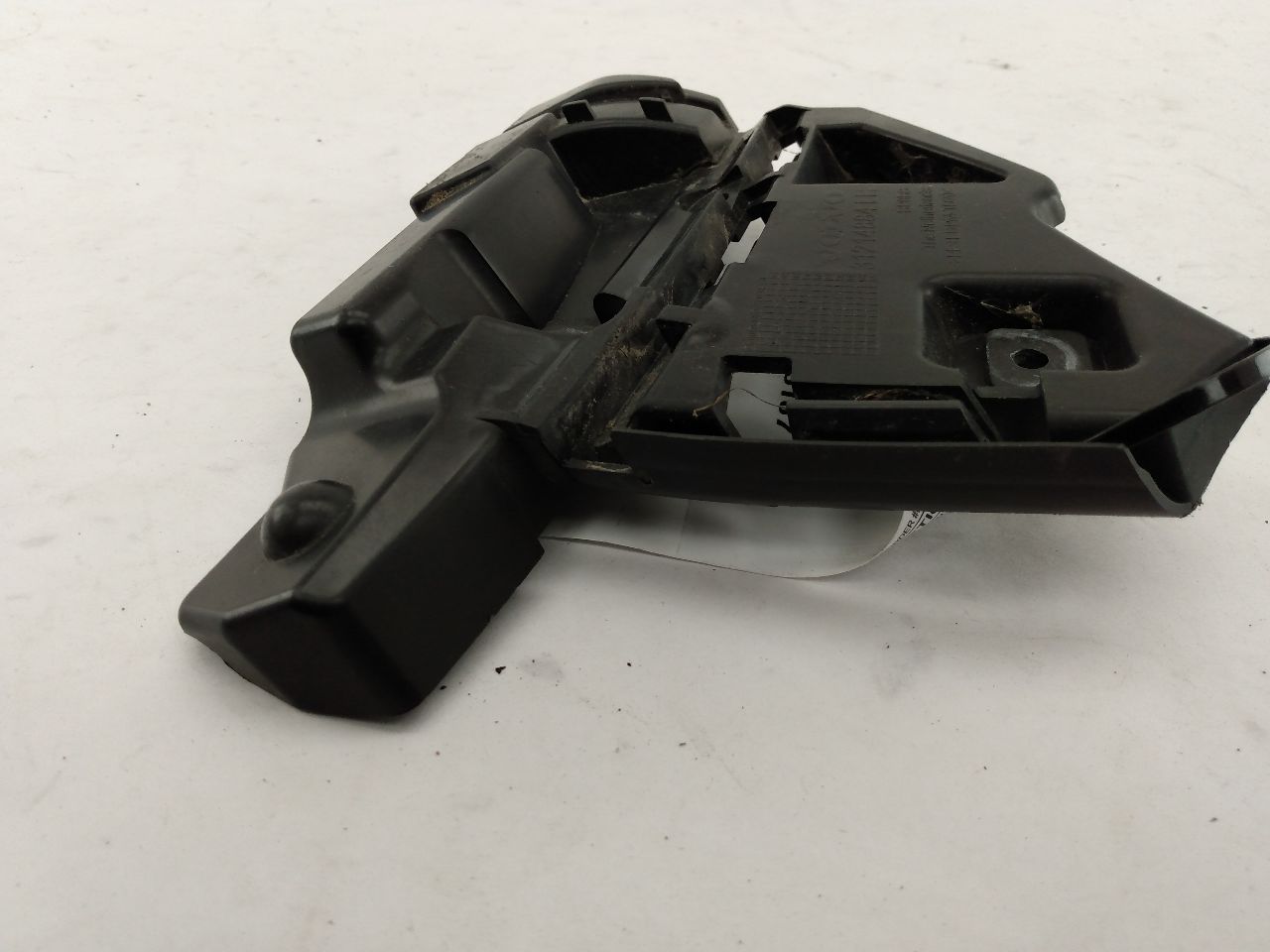 Volvo C30 Front Left Fender Mounting Bracket