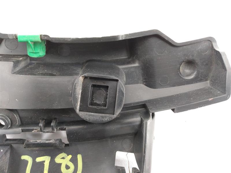 Volvo C30 Front Left Fender Mounting Bracket