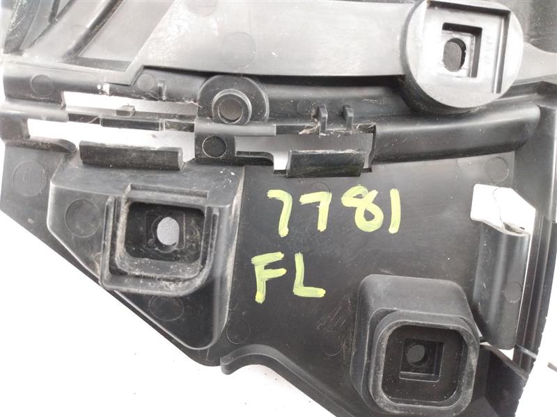 Volvo C30 Front Left Fender Mounting Bracket