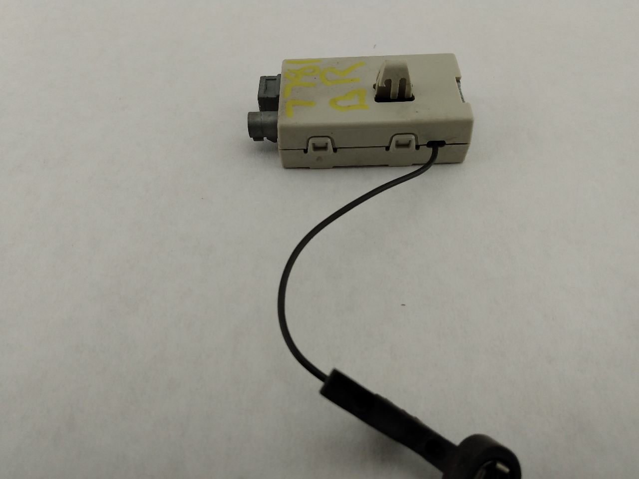 Volvo C30 Right Side Antenna Amplifier