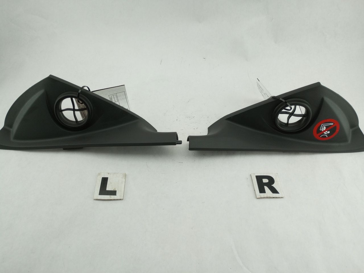 Volvo C30 Dash End Cap Set - 0